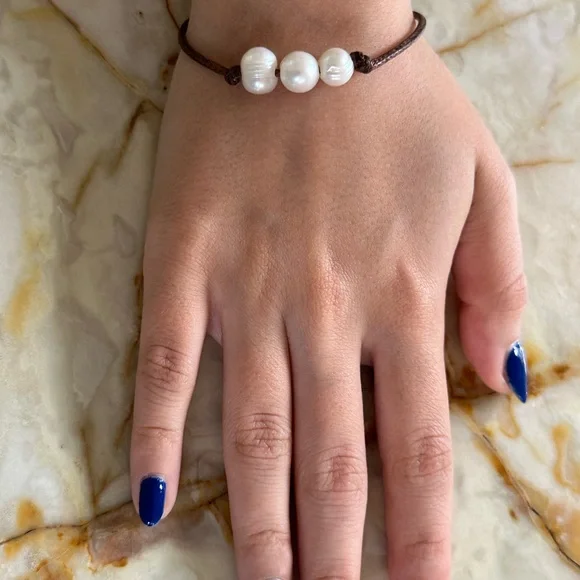 Freshwater Hawaiian Bracelet with Brown adjustable Cord - Picture 4 of 6